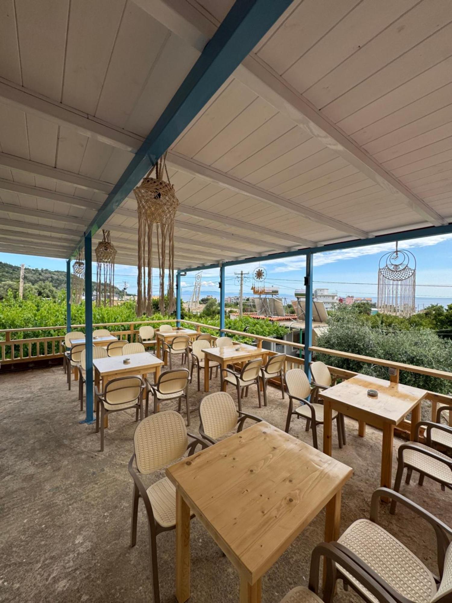 Guesthouse Rondo Himare Exteriör bild