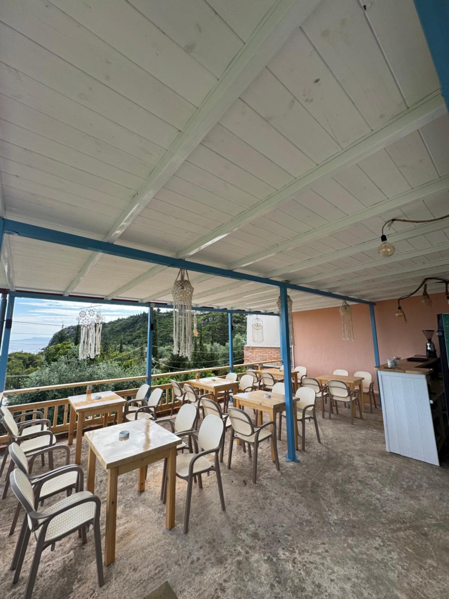 Guesthouse Rondo Himare Exteriör bild